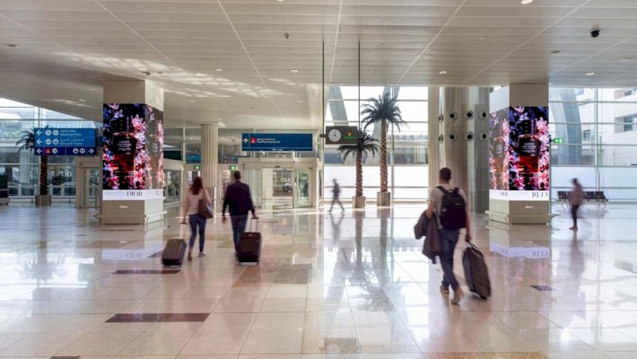 Emirates, Dubai Airports and JCDecaux launch digital ad platform at DXB